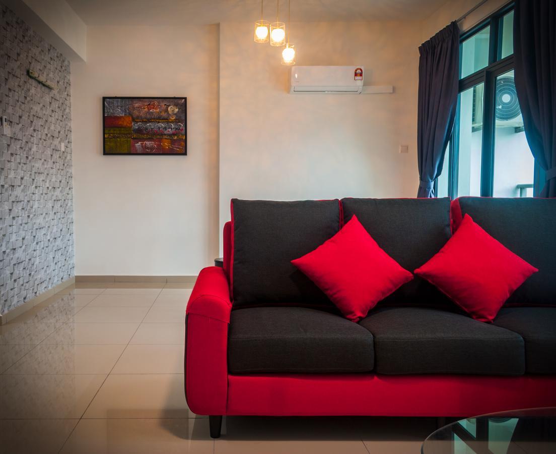 Lazy Traveler'S Suite By D Imperio Homestay Джорджтаун Экстерьер фото